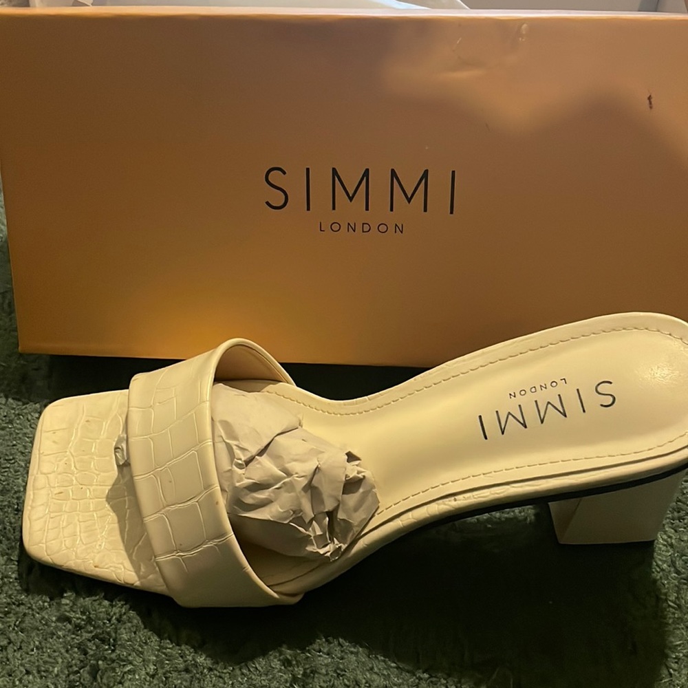 White heel